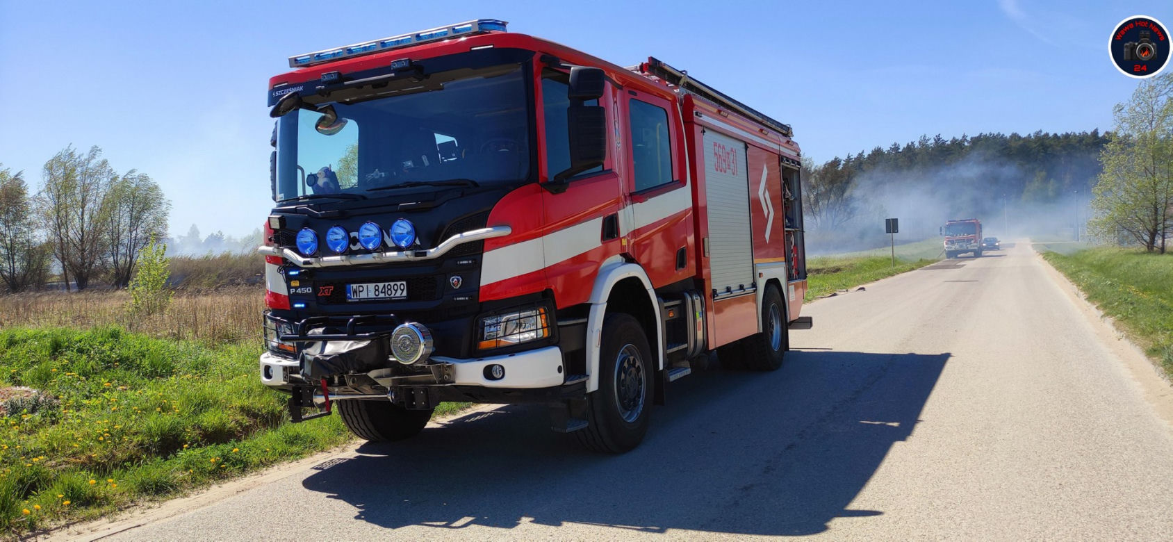 Potężny pożar pod Piasecznem. Gigantyczna chmura czarnego dymu. Widać ją z kilku kilometrów