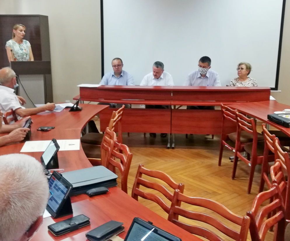 Temat podwyżek omawiano podczas wspólnego posiedzenia komisji Rady Gminy