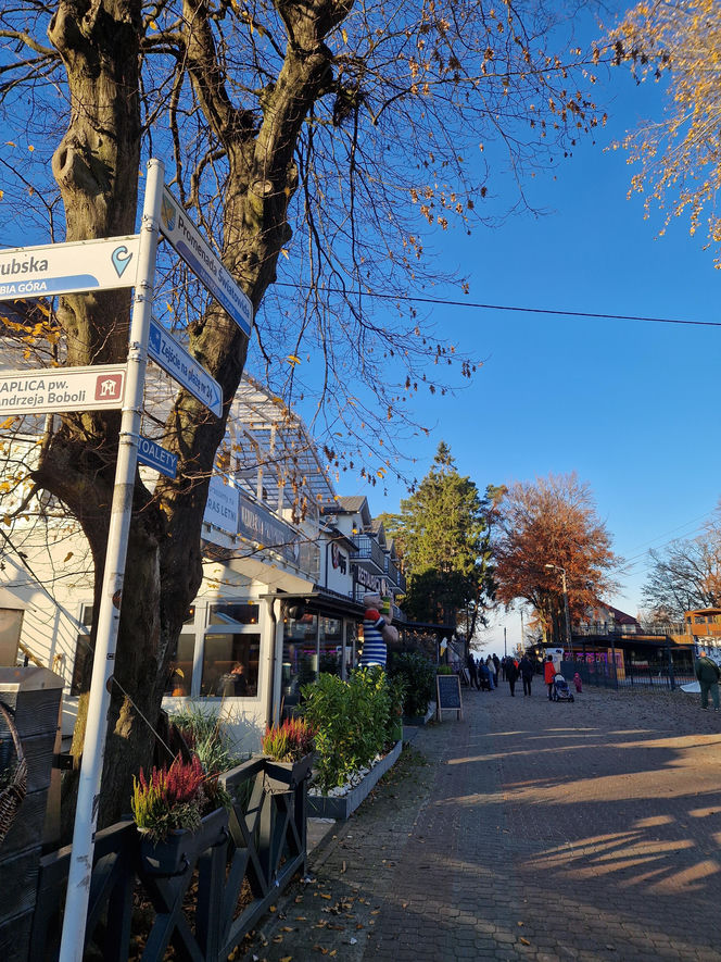 Nowy trend nad morzem! Lody i pamiątki w połowie listopada? Ta nadmorska miejscowość jest czynna cały rok