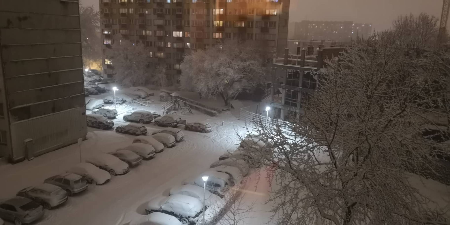 Atak zimy w Białymstoku. Śnieżyca sparaliżowała miasto i region [ZDJĘCIA]