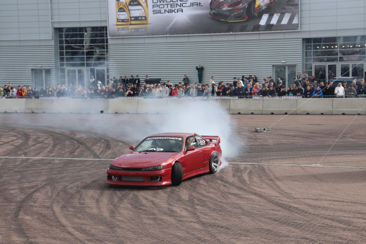 Poznań Motor Show 2024: Tak wyglądają pokazy driftu