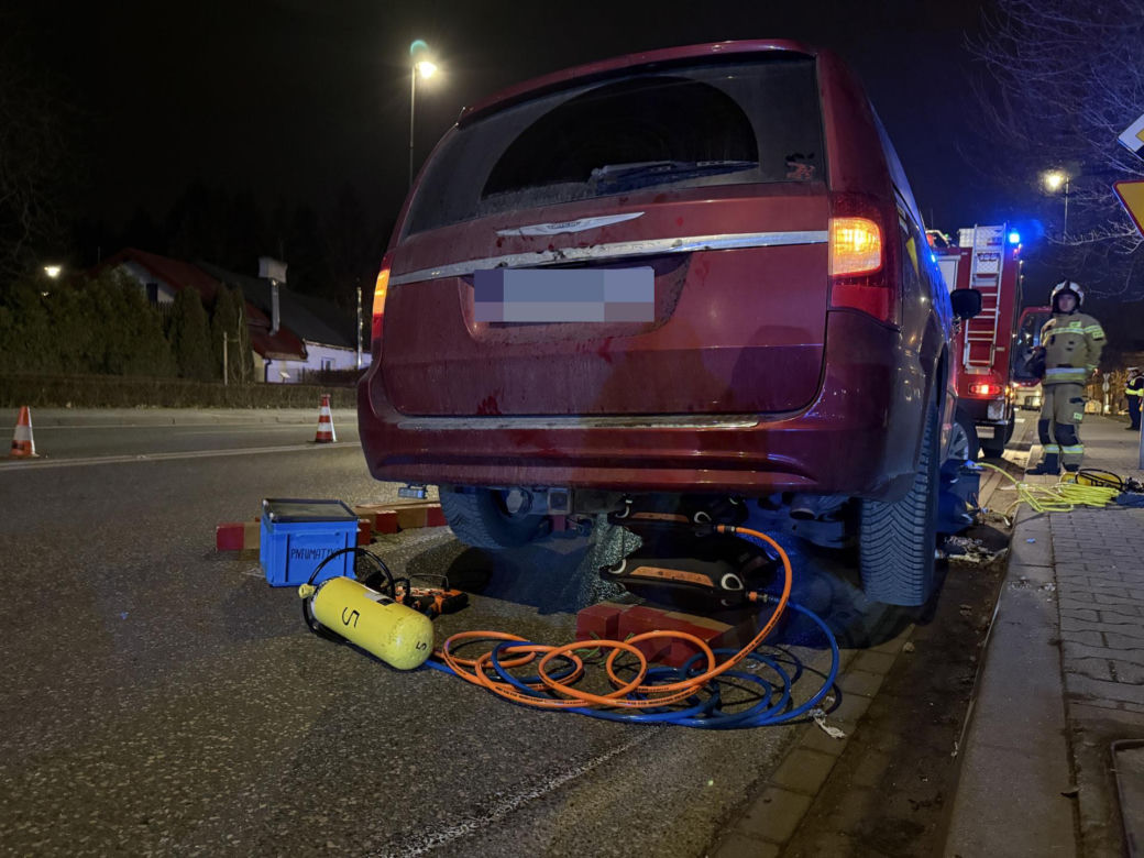 17-latka potrącona i przeciągnięta pod kołami samochodu. Dramatyczny wypadek w Konstancinie-Jeziornie