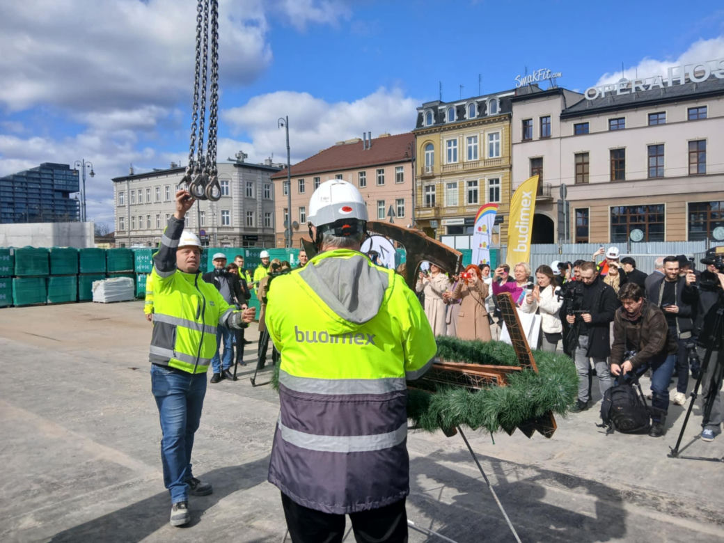 W Operze Nova tradycji stało się zadość. Nad czwartym kręgiem zawisła wiecha
