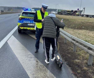 Kolumbijczyk jechał na hulajnodze trasą S8. „Śpieszył się na zabieg kosmetyczny”