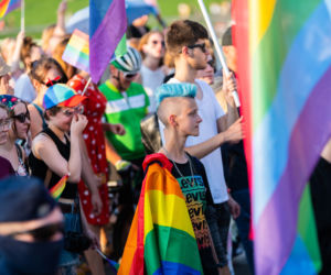 Marsz Równości w Krakowie - tłumy na wydarzeniu pod hasłem Zaczerpnąć tchu.