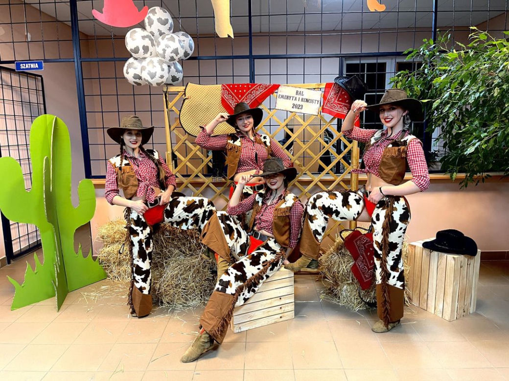 Grupa cheerleaders Kolejorz Girls