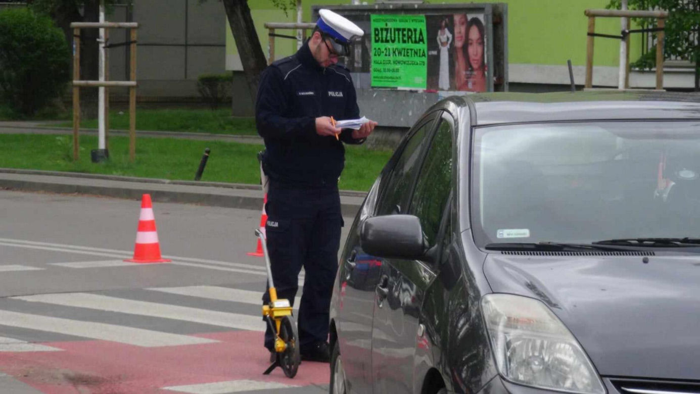 Osobówką potrąciła 14-latkę na hulajnodze. Dziewczynę zabrło pogotowie