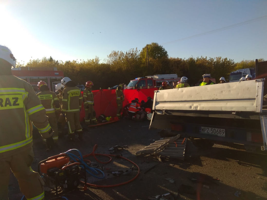 Załuski: Tragedia na DK7. Nie żyją dwie osoby, a kilka jest rannych 