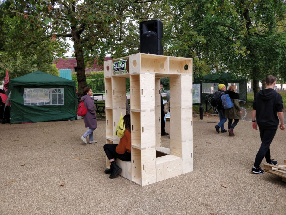 extinction-rebellion-protest-architecture-u-build-modular-boxes-_dezeen_1704_col_5-1376x1032
