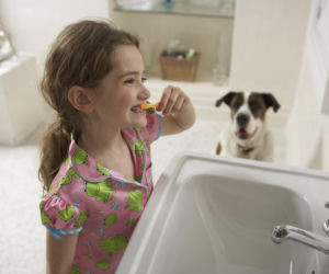 Nieświeży oddech u dziecka? Sprawdź, co oznacza konkretny zapach