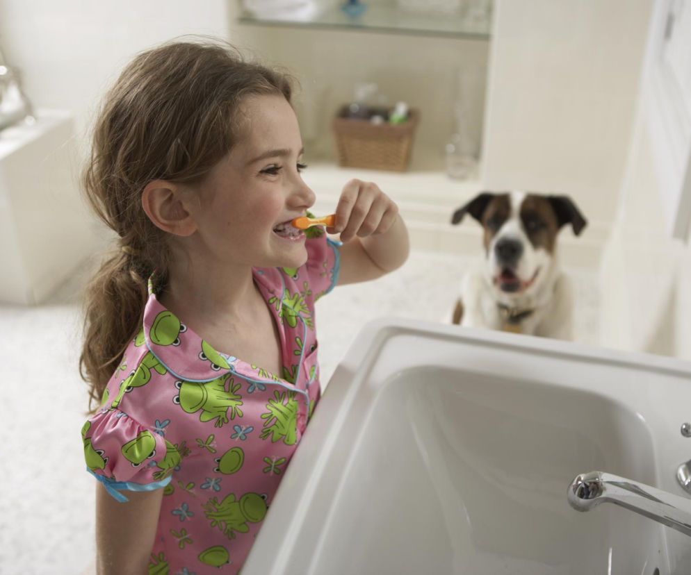 Nieświeży oddech u dziecka? Sprawdź, co oznacza konkretny zapach