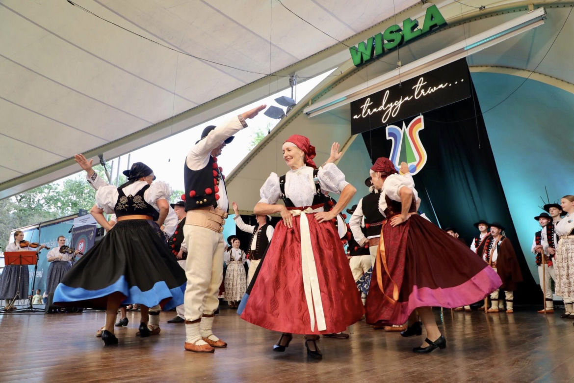 Rozpoczął się 60. jubileuszowy Tydzień Kultury Beskidzkiej. Przyjechało 20 zespołów z całego świata ZDJĘCIA, PROGRAM