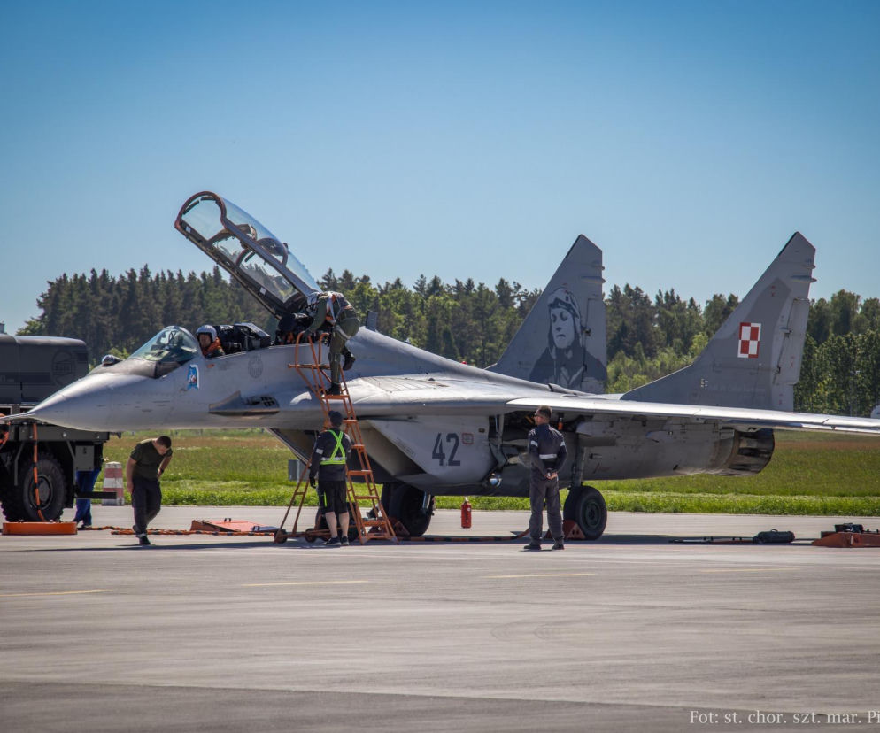 Myśliwce MiG-29 w Gdyni. Piloci rozpoczęli intensywne szkolenie na wybrzeżu