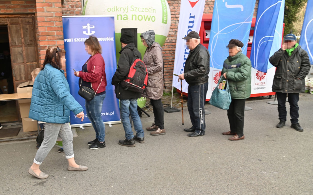 Wielkanocne paczki dla potrzebujących ze Szczecina. Wsparcie otrzymało ponad 400 osób