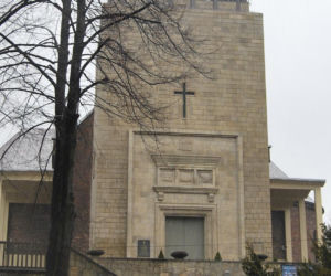 Tajemniczy mężczyzna chciał spalić kościół! Wiadomo, jak wyglądał podpalacz