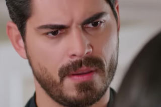 Panna młoda. Cihan w potrzasku Beyzy, a Cemil dostaje patelnią w głowę