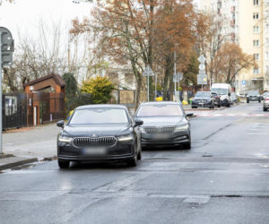 Prezes PiS robi pranie na mieście.