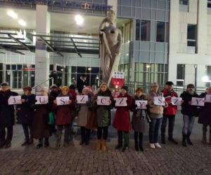Radom: Manifestowali w obronie sędziów. Ponad 100 osób osób wzięło udział w demonstracji