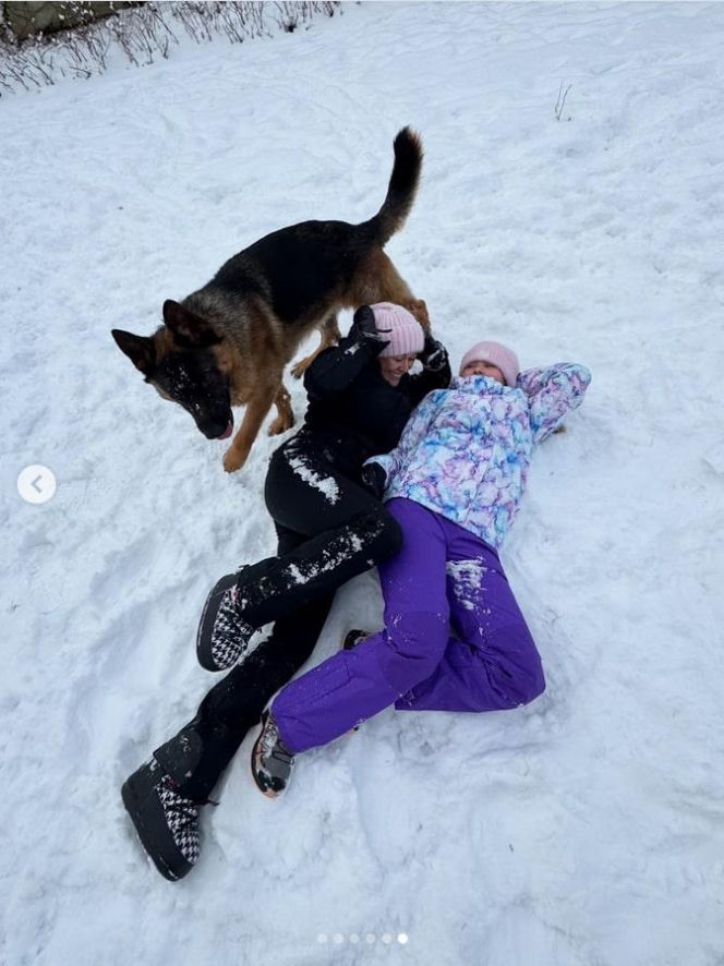 Zima jej nie zatrzymała. Cichopek wygina się na śniegu, a fani nie mogą oderwać wzroku