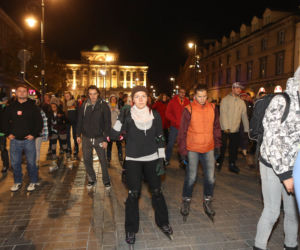 Nightskating. Warszawa na rolkach [Zdjęcia]