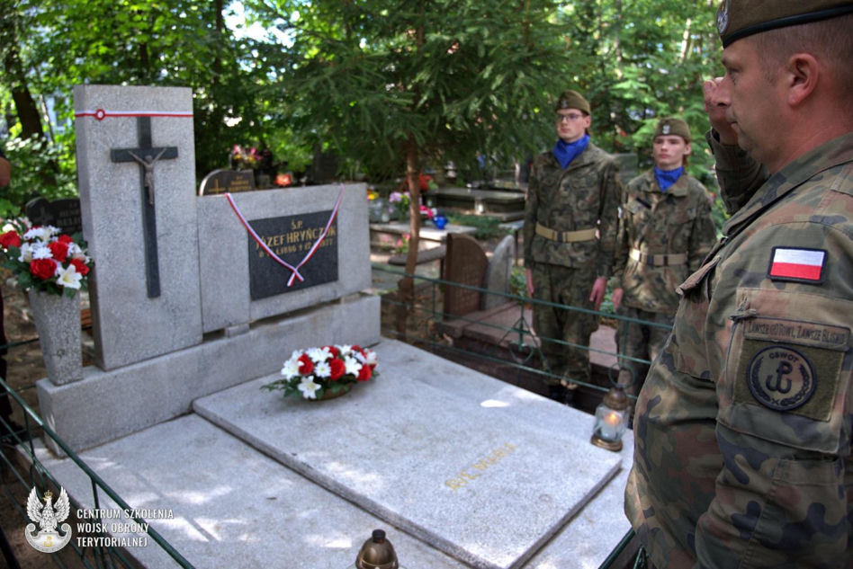 „Służba to także pamięć”. Terytorialsi o renowacji grobu bohatera wojny polsko-bolszewickiej