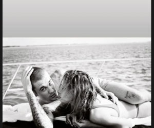 Hailey Bieber i Justin Bieber we wspomnieniach na Insta Stories