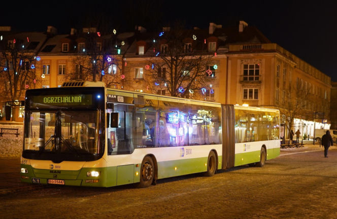 "To jest ogromna pomoc". Mobilna ogrzewalnia w Białymstoku. Można się ogrzać i napić herbaty
