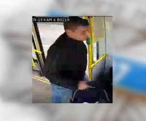Ten mężczyzna uderzył w tramwaju starszego człowieka!