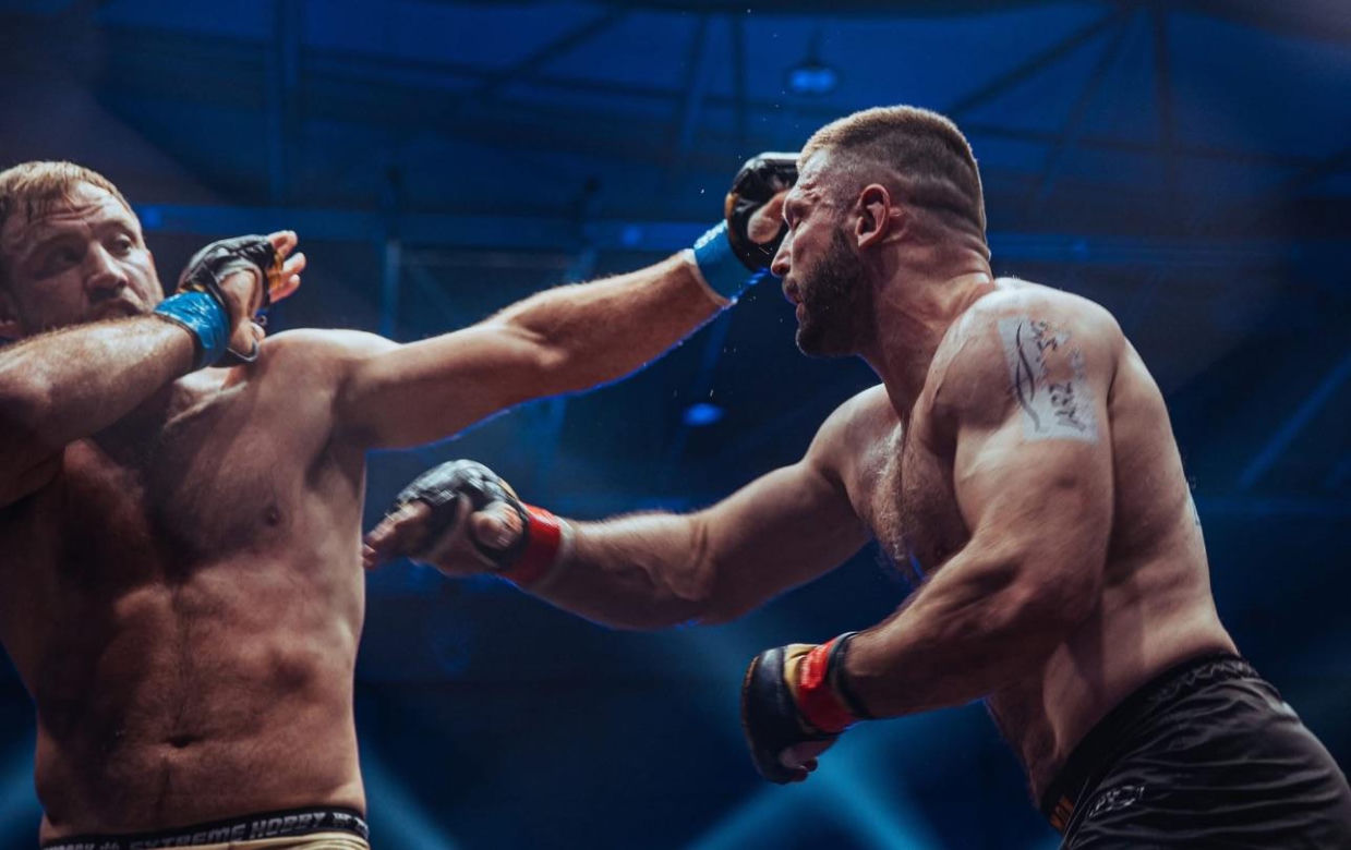 Szymon Kołecki mistrzem Babilon MMA