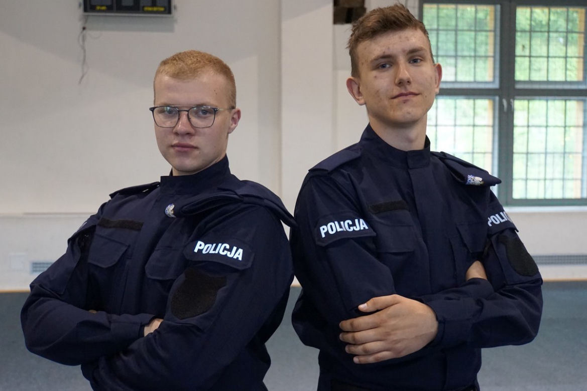 Ślubowanie nowych policjantów w Olsztynie. W szeregi wstąpiło 24 funkcjonariuszy [ZDJECIA]