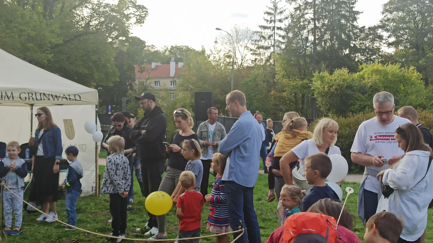 Tłumy na Starym Mieście w Olsztynie. Mieszkańcy świętowali 25-lecie samorządu Warmii i Mazur [ZDJĘCIA]
