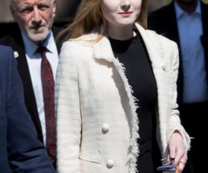 Kinga Duda z ojcem i dziadkiem na wielkanocnym święceniu 
