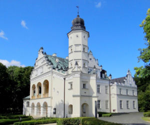 Jeden z najpiękniejszych pałaców znajduje się w województwie łódzkim. Jest dumą średniowiecznego miasta