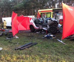 Tragiczny wypadek na DK 10 pod Bydgoszczą! Nie żyje jedna osoba! [ZDJĘCIA]