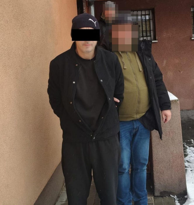 "Wjechaliśmy z buta na twoją chatę". Złodzieje wysłali SMS-a do właścicielki mieszkania