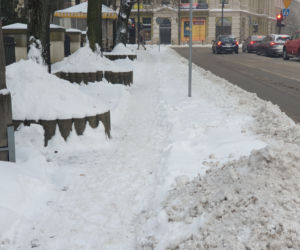 Na lubelskich chodnikach zalega śnieg