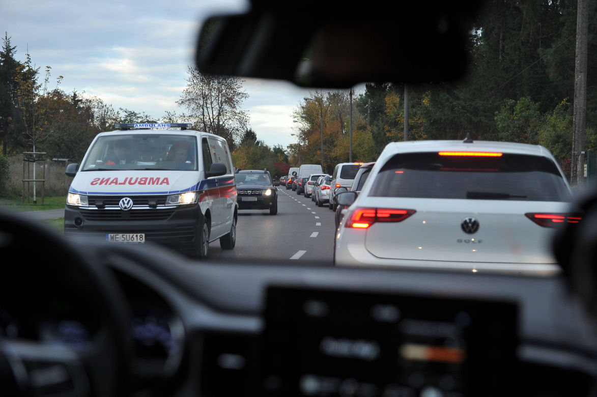 8 kilometrów w 48 minut. Tyle zajęło nam wyjechanie z Mokotowa
