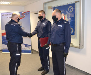 Stary Sącz. Pijany motocyklista WJECHAŁ w policjanta. Minister nagrodził funkcjonariusza