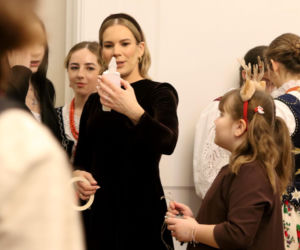 W Pałacu Prezydenckim już święta. Marta Nawrocka z rodziną ubierała choinkę