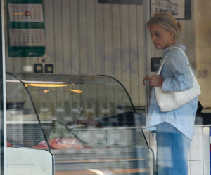 Małgorzata Foremniak bez makijażu kupuje mięso i warzywa