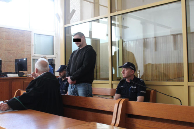 Kacper przeżył 6 ciosów siekierą. Teraz chce 150 tysięcy zł od agresora