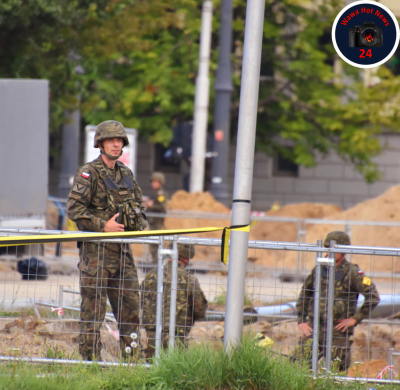 Wielka ewakuacja na Woli w Warszawie. Robotnicy znaleźli bombę