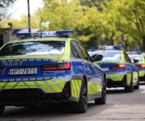 „Bestie” na świętokrzyskich drogach! Policja odbiera nowe BMW M340i xDrive i laserową broń na piratów