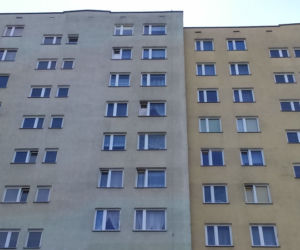 Toruń: Czterolatek wypadł z wieżowca. Świadkowie relacjonują przerażający moment! [NOWE FAKTY]