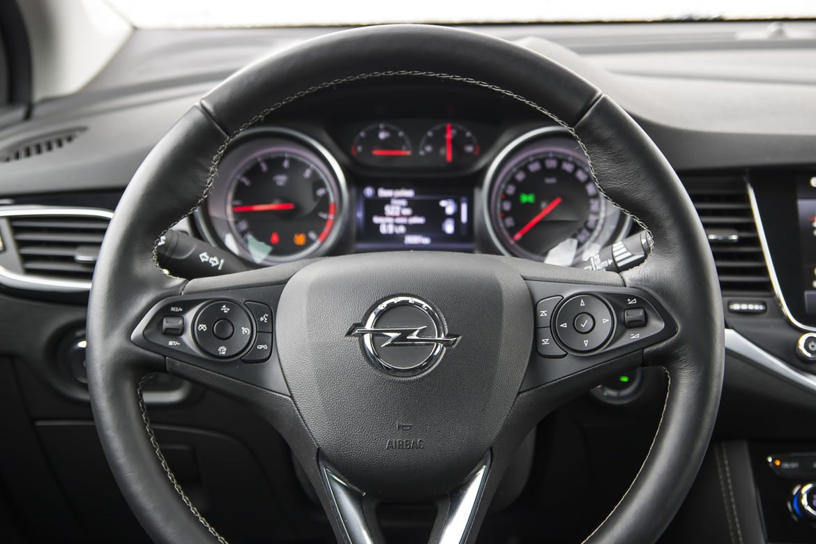 Opel Astra 1.6 Turbo 200 KM M6 Elite