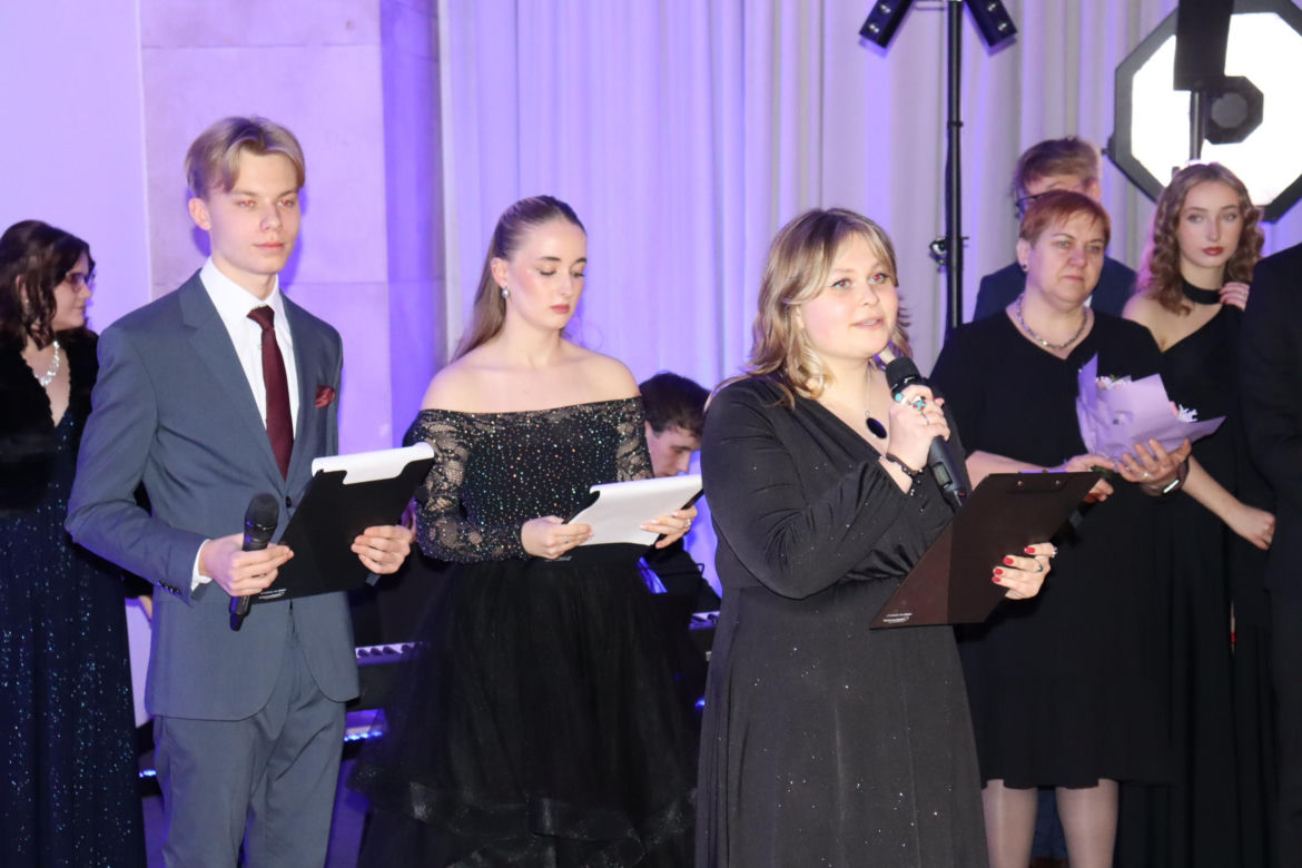 Studniówka uczniów z V LO im. Klaudyny Potockiej w Poznaniu