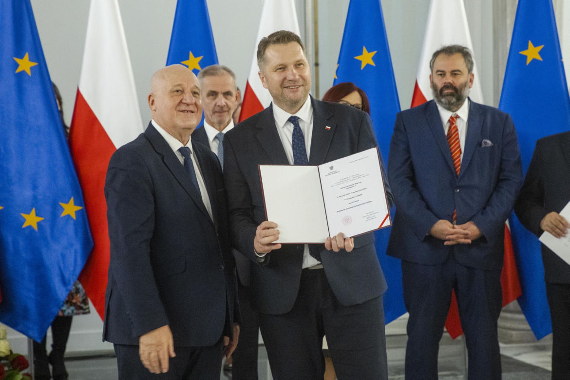 Przemysław Czarnek był królem parkietu we włoskim hotelu. Tam poznał piękną małżonkę [ZDJĘCIA]