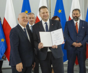 Przemysław Czarnek był królem parkietu we włoskim hotelu. Tam poznał piękną małżonkę [ZDJĘCIA]