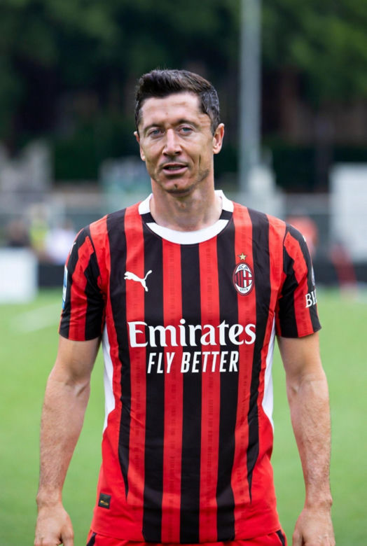 Robert Lewandowski w koszulkach różnych klubów