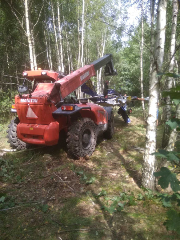 Wypadek awionetki pod Płońskiem! Maszyna runęła prosto na drzewa!